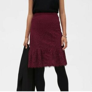 Banana Republic Lace Flounce Skirt Woman's 0 Burgundy Wine Knee Length Lined